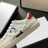 Casual skor äkta läderlägenheter sneakers män kvinnor klassiska casual skor tiger bi blomma broderade kuk kärlek sneakers 38-45