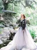 2019 svartvitt tulle boho bröllopsklänningar sexig v nacke Backless illusion långa ärmar gotiska plus storlek brudparty klänningar vestidos