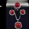 insieme dell'anello degli orecchini della collana del pendente del fiore intagliato corallo rosso di 12MM /Red