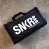 SNKR Gym Bag Bag Outdoor Bags Multifunsional Package Portable Backback Package Package عالية السعة حزمة ذات قدرة واحدة على الكتف مسافر B303C