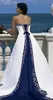 Vestidos de novia de playa de satén blanco y azul vintage 2023 Bordado sin tirantes Capilla Tren Corsé Vestidos de boda nupciales por encargo para la iglesia