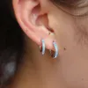 Mavi turkuaz beyaz kübik zirkonya yuvarlak 13mm hoop küpe Huggie hoop çok piercing moda kadınlar earbone takı