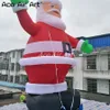 Nyligen stil utomhus Uppblåsbar juldekoration Giant Airblown Santa Claus Balloon Model With Green Glove Made by Ace Air Art