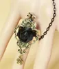 Hot Style Gothic Bronze Lady's Armband Band Ring met European Antique Grain Black Rose Crystal is prachtig en elegant