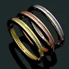 Bijoux en acier au titane lettre B bracelet à main perceuse à une rangée Bracelet boucle bracelet en diamant
