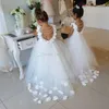 白い花の女の子のドレスのためのウェディングスクープフリルレースチュール真珠のパールバックレスプリンセス子供の結婚式の誕生日パーティードレス
