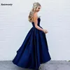 Modisches High/Low Stain Kurzes, elegantes, schulterfreies Ballkleid in Marineblau, kurzes Brautparty-Brautjungfernkleid