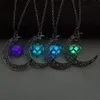 Colar de pingente de coração de lua brilho no escuro luminoso colar mulheres noctilucentes choker colar brilho após a luz do sol brilha 30 minutos