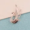 Cindy Xiang 3 färger Välj Rhinestone och Crystal Swan Brooches för kvinnor eleganta djurstift och broscher modesmycken 2017316g