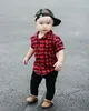 2018 Rouge Noir À Carreaux Bébé Garçons À Manches Longues Chemise Enfants À Manches Longues Blouse Vêtements Décontractés Lettre Imprimer Preppy Casual Enfants Vêtements 1-7T