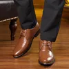 Mannen Jurk Schoenen Modespuntige Teen Lace Up Heren Business Casual Schoen Bruin Zwart Lederen Oxfords Flats Big Size 37-48