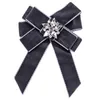 Ny Kvinna Broscher Pin Ribbon Små Bowknot Shield Rhinestones Shirts Corsage Collar Bow Tie Crystal Fashion Smycken Gåvor