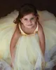 Ljusgul bollklänning Flower Girl Dresses For Wedding V Neck Toddler Pageant -klänningar med Sash Floor Length Tulle Kids Prom Dress 407