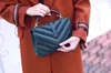 حقائب كلاسيكية جلد طبيعي V مخطط سلسلة حزام الكتف حقيبة يد حقيبة رفرف حقائب CROSSBODY حقائب التسوق المراهنات