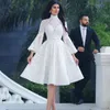 High Neck Elegant Prom Klänningar Pärlor Lace Appliques Långärmad Knee Längd Party Gown Fashion Homecoming Dress 2018 Sexig Cocktail Dress