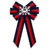 Ny Kvinna Broscher Pin Ribbon Små Bowknot Shield Rhinestones Shirts Corsage Collar Bow Tie Crystal Fashion Smycken Gåvor