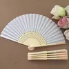 50PCSLOT PERSONALISERAD BRIDE GROOM039S NAMN OCH DATE BRUKS SILK HAND FAN med Organza Presentväskor i 5Colors AV4601457