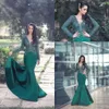 Sexy 2018 V Neck Verde Escuro Saudita Rendas Dubai Vestidos de Noite Desgaste Apliques Mangas Compridas Trem Da Varredura Árabe Partido Formal Sereia vestido de Baile