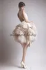 Ashi Studio Crew Neck Keyhole Back Lagen Satin Short A-Line Avondjurken met Ostrich Feather Prom Celebrity Jurys Krikor Jabotian