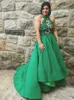 プラスサイズの緑の高い低いイブニングドレスハロター刺繍アップリケサテン足首長さの背中のスパレスウエディングドレスパーティードレス