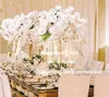Toptan (50 cm yükseklik) büyük ve uzun boylu, altın demir dekorasyon çiçek aranjmanı düğün salonu için duruyor