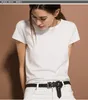 À l'été 2019, des tshirts blancs simples avec des manches courtes et des couleurs simples étaient en porcelaine de glace mince en bas de coton6889060