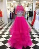 Çarpıcı Sıcak Pembe 2 Parça Balo Abiye Örgün Törenlerinde Keyhole Geri Rhinestones Halter Sheer Boyun Tül Ruffles Uzun Ucuz 2019