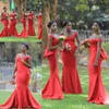 South African Burgundy Red Bridesmaid Dresses Special Design Off Axes Long Satin Wedding Guest Gowns Maids of Honor Dress Plus Storlek