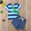 Dibujos animados de dinosaurios para bebés, niños, ropa de verano, rayas azules, mangas cortas, camiseta + pantalones cortos 2pcs, un conjunto de ropa informal para niños, niños pequeños, boutique de niños pequeños