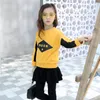 아기 소녀 의류 세트 최신 가을 봄 아이들 소녀 코튼 긴 소매 티셔츠 + 스커트 바지 2pcs 아이들의 의류를위한 의상을 설정합니다