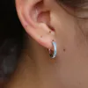 Mavi turkuaz beyaz kübik zirkonya yuvarlak 13mm hoop küpe Huggie hoop çok piercing moda kadınlar earbone takı