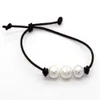 Ensemble de bijoux de perles d'eau douce de dernière conception de mode collier de corde en cuir de perle blanche d'eau douce naturelle et bracelet de perles