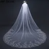 Kristaller Bröllopsvenar Beaded Long 1 Layer Cathedral Lace Edge Bridal Veils 2018 Ny designer 3m 4m Veils bröllopstillbehör