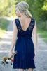 Les plus récentes robes de demoiselle d'honneur courtes bleu royal pour le mariage en mousseline de soie lacets bijou dos nu longueur au genou demoiselle d'honneur robes de bal HY283