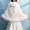 Elegant elfenben brud wraps faux päls bröllop cape mantel hög kvalitet 2020 billiga bröllop jackor päls vinter brud stole8602919