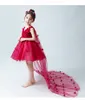 Pas cher Rouge 3D Appliqued Fleur Filles Robes Pour Les Mariages Col En V Organza Toddler Pageant Robes Avec Cape Détachable Une Ligne Enfants Robe De Bal