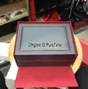 Hight Quality Black Bay Red Box Red Leathe Watch Box Whole Mens Womens Wesches Boîte d'origine avec carte de certificat Gift Watch P5880197