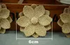 20 Stks Handgemaakte Natuurlijke Jute Jute Hessian Flower DIY Craft Levert Vintage Gunst Rustieke Bruiloft Decoratie Centerpieces 6 cm