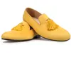 scarpe da uomo in velluto di colore giallo fatte a mano di nuovo stile con nappe alla moda Scarpe eleganti da uomo per feste e matrimoni, mocassini maschili