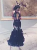 2022 Sexy schwarze arabische Meerjungfrau-Abschlussballkleider Neckholder, Schlüsselloch, Spitze, Blumen, Sweep-Zug, lang, formelle Abendkleider in Übergröße, Party-Festzug-Kleid