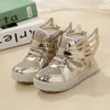 EU21-36 Scarpe con la luce New Fashion Glowing Sneakers Ragazzi Bambine Scarpe Ali Canvas Flats Primavera Bambini Light Up Shoes8087768