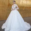High Neck Lace Ball Kappor Bröllopsklänningar Kristall Beaded Långärmad Lace Appliques Princess Bridal Gowns Luxury Dubai Bröllopsklänning
