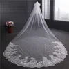 Pas cher Sparkly 4M Long Cathédrale Voiles De Mariage Une Couche De Dentelle Applique Garniture Doux Tulle Image Réelle Voile De Mariée À Paillettes Avec Comb237n