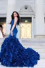 African Black Girl Royal Blue Mermaid Prom Dresses Sexig Deep V Neck Sleeveless Ruffles Organza Kjol Formella festklänningar Evening Wear HY219