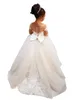 New Tulle Little Flower Girls Abiti per matrimoni Maniche lunghe Illusion Abito da prima comunione Abito da spettacolo per ragazza Realizzato su misura