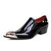 メンズドレスシューズ高品質の男性の革の靴尖った鋼鉄つま先リベット黒人男性の結婚式/ビジネス/パーティーの靴、EU38-46！