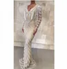Вечернее платье Yousef Aljasmi Kim Kims Kardashian с длинным рукавом V-образным вырезом.