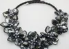 Collier fait main en forme de fleur avec des perles, collier en cuir noir de couleur noire avec vadrouille baroque