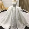 Fabulous Lace Ball Gown Bröllopsklänningar Sexiga Enkla Stropplösa Pärlor Ärmlös Bröllopsklänning Underbar Dubai Princess Bröllopsklänning