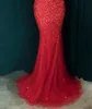 Wunderschöne Abendkleider im Meerjungfrau-Stil mit roten Perlen und Kristallen, Tüll-Abschlussballkleid, langes formelles Partykleid, Festzug-Kleider für besondere Anlässe